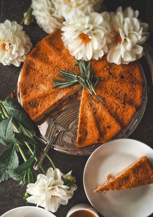 Італійський яблучний пиріг з розмарином та кедровими горішками