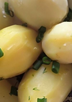 Варена картопелька з зеленню