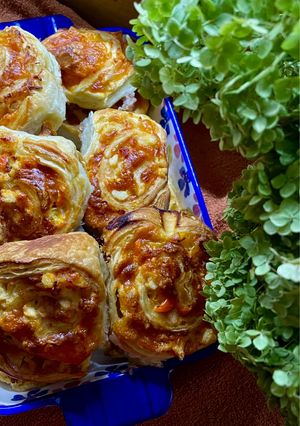 Булочки-равлики з куркою і сиром