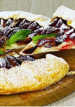 Галета зі сливами — простий пиріг без форми!