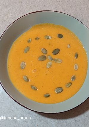 Гарбузовий крем-суп з плавленим сиром