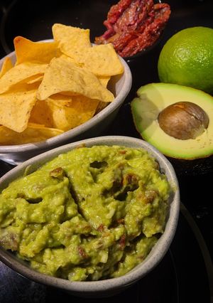 Гуакамоле з в'яленими томатами