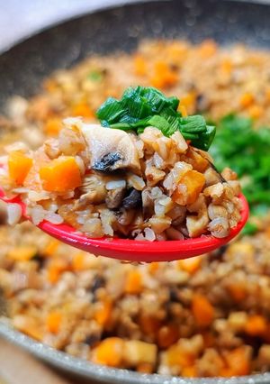 Гречка з грибами та овочами 