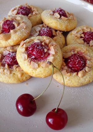 Гогош - печиво з вишнею і горіхами