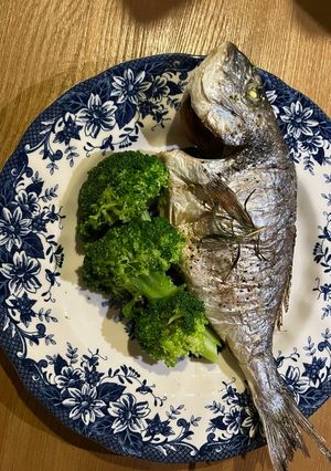 Дорадо з лимоном і розмарином у духовці