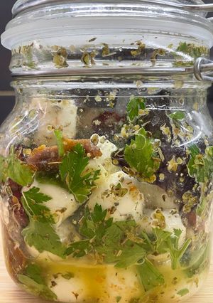 Закуска з моцарелою та в’яленими томатами