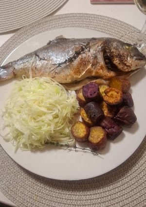 Дорадо запечена з розмарином та бататом