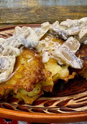 Зникають з тарілки за хвилини — найсмачніші картопляники з грибами)