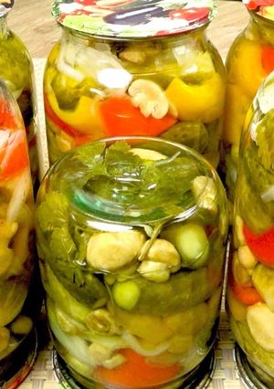 Закуска на зиму из маринованных овощей. Просто и быстро