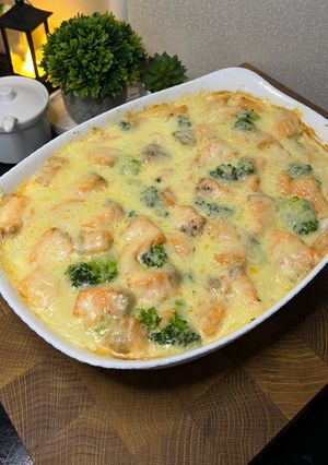 Запіканка з червоною рибою та овочами