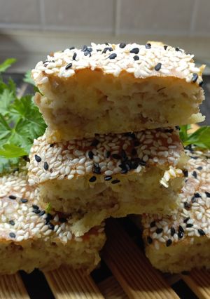 Заливний пиріг з фаршем та сиром