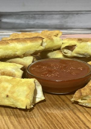 Ліниві пиріжки з лавашем, сосискою та сиром за 20 хвилин/Швидкий рецепт смачного перекусу