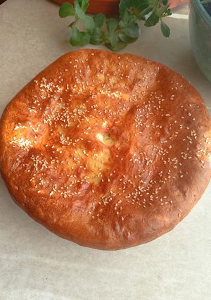 Осетинський пиріг з картоплею і сиром