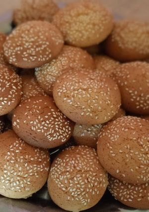 Просте медове печиво з кунжутом