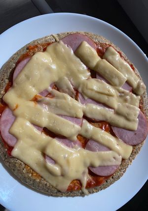 Простая и сытная пицца на сковороде