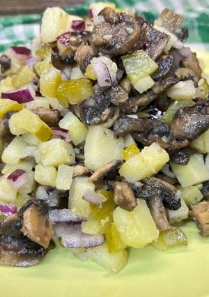 Простий салат з картоплею та грибами/ Салат на кожен день до вашого столу)