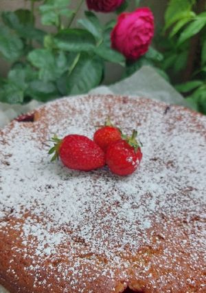 Простий полуничний пиріг