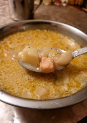 Простий лососевий суп