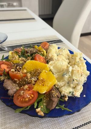 Салат з печінкою та картопля в сметані