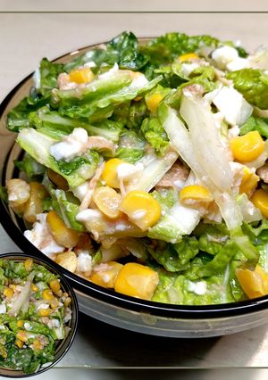 Салат з пекінської капусти з тунцем і кукурудзою