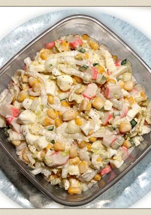 Салат з пекінської капусти, кукурудзи і крабових паличок