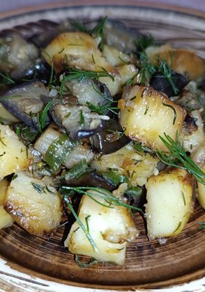 Смажена картопля з баклажанами