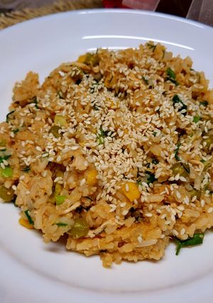 Смажений рис з овочами і куркою