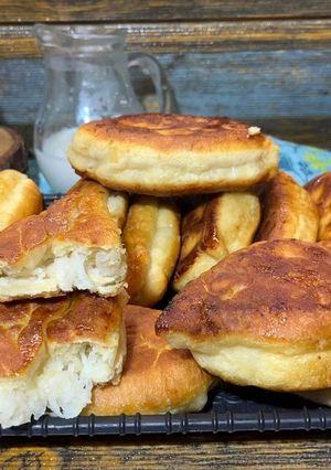 Смажені пиріжки з яблуками на кефірі/Простий рецепт смачного тіста смажених пиріжків на соді)