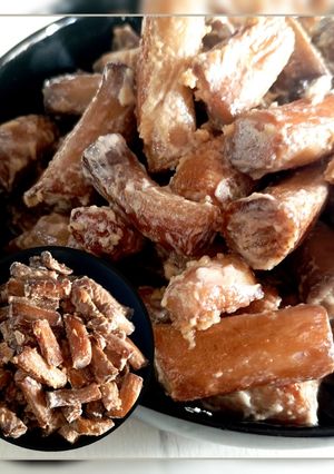 Смажені ніжки печериць зі сметаною та часником