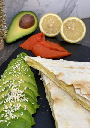 Смачний і корисний сніданок в лаваші