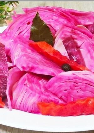 Соковита капуста пелюстка — хрустка, ароматна, з буряковим відтінком