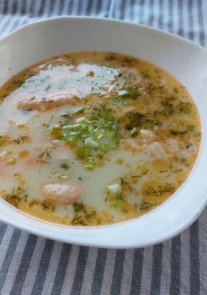 Суп з червоною рибою та вершками нашвидкуруч