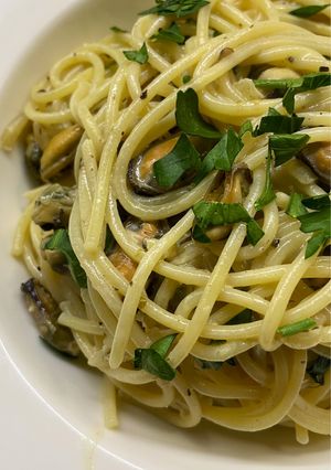 Спагеті з мідіями в вершковому соусі