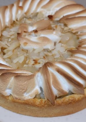 Тарт із грушею, рікотою та меренгою