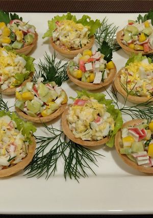 Тарталетки з крабовими паличками