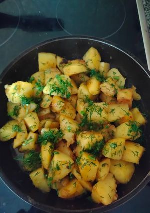 Тушкована картопля в томаті