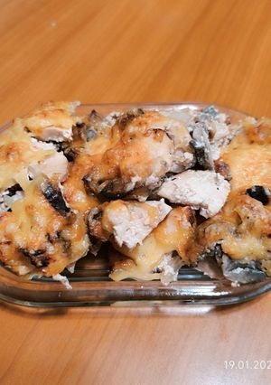 Філе міньон з шампіньйонами під сирною шапкою. Або жульєн в аерогрилі