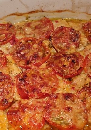 Хек запечений з помідорами та сиром нашвидкоруч