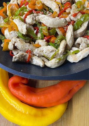 Фахітас з куркою та овочами