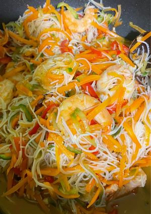 Фунчоза з овочами і креветками