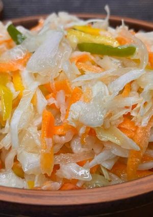 Хрумка маринована капуста за швидким рецептом/Рецепт смачної маринованої капусти нашвидкуруч)