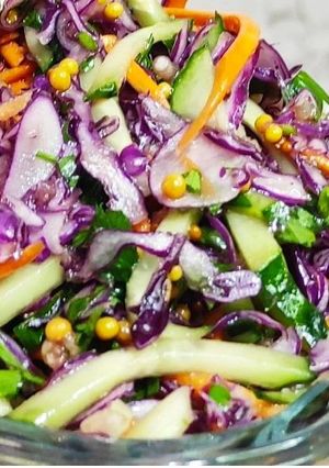 Хрусткий і соковитий салат з червонокачанної капусти. Корисний та швидкий в приготуванні