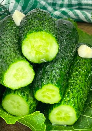 Хрумкі малосольні огірки в мінеральній воді/Як приготувати смачні малосольні огірки/Простий рецепт