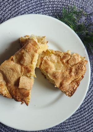 Шарлотка бізе з яблуками