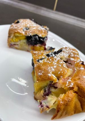 Шарлотка з фруктами