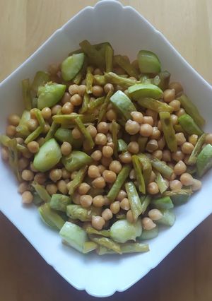 Швидкий салат з нутом