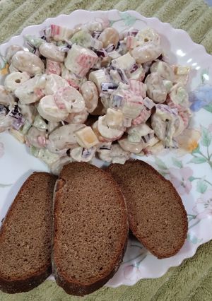 Швидкий весняний білковий салат з ківі і квасолею