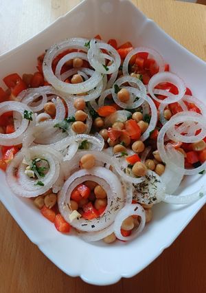 Швидкий салат з нутом Балела (Близький Схід)