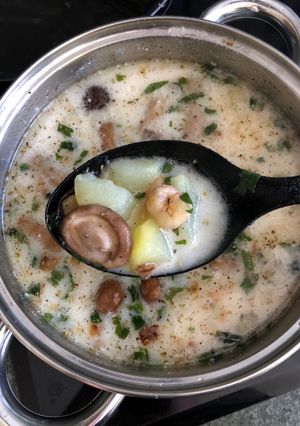 Швидкий сирно-грибний суп з креветками