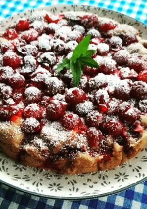 Швидкий та смачний пиріг з вишнею))